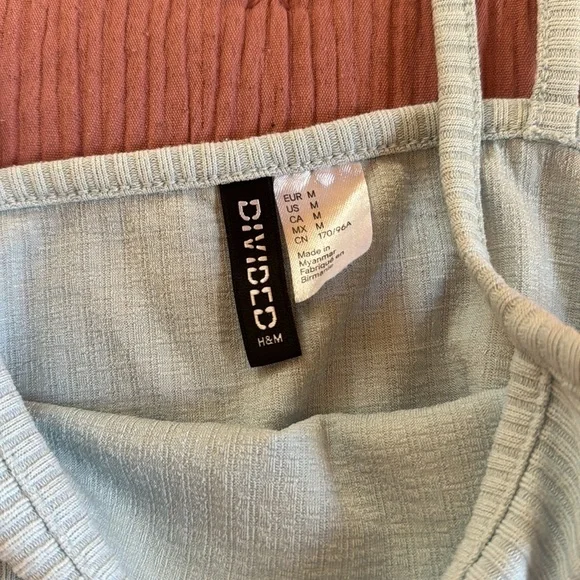 divided ribbed crop top 🐬 - Picture 2 of 3